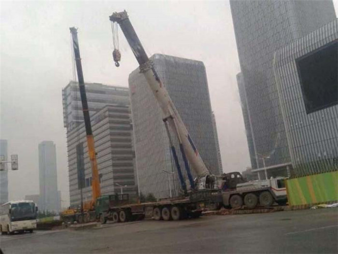 固阳县“自动找平”—— 吊车的 “平地神器” 技术