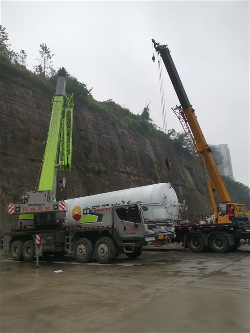 固阳县“不怕风雨冻”—— 吊车的 “恶劣环境适应” 技术
